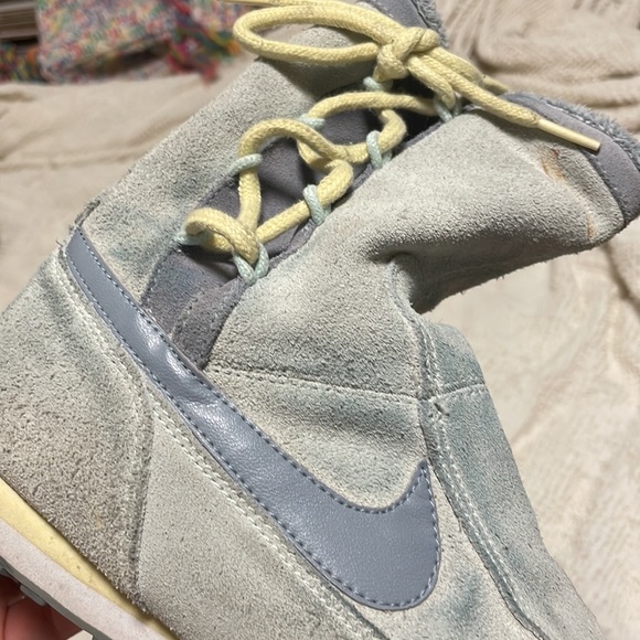 NIKE Sakami Sneaker Boot Light Blue Yellow Side Lace Up Boot 5.5 Youth Shoe - Picture 5 of 11